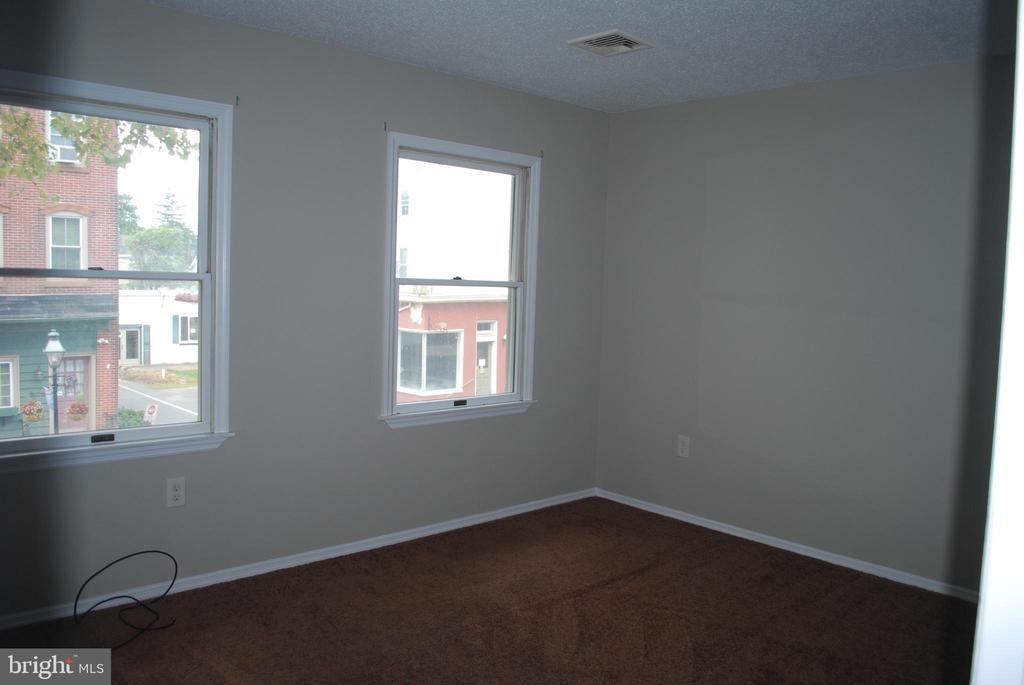 353 FARNSWORTH AVENUE Unit: 2ND FLOOR