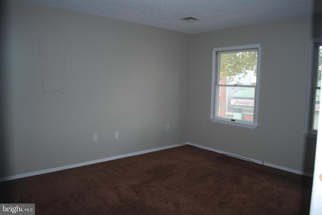 353 FARNSWORTH AVENUE Unit: 2ND FLOOR