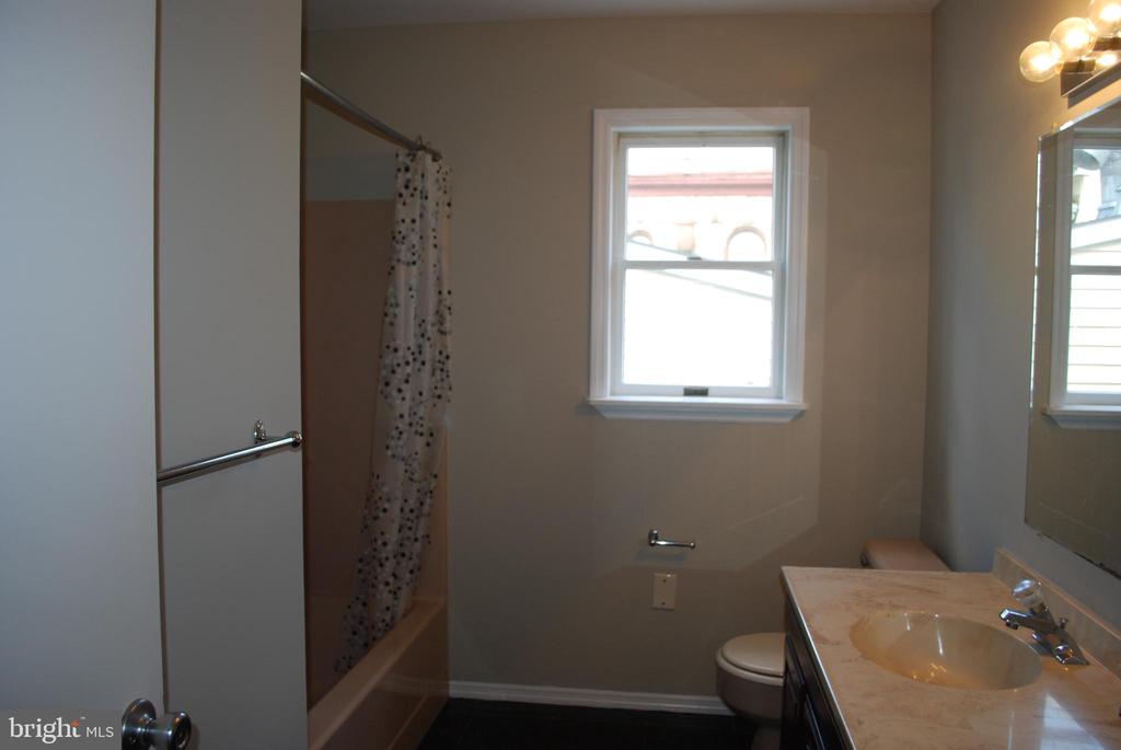 353 FARNSWORTH AVENUE Unit: 2ND FLOOR