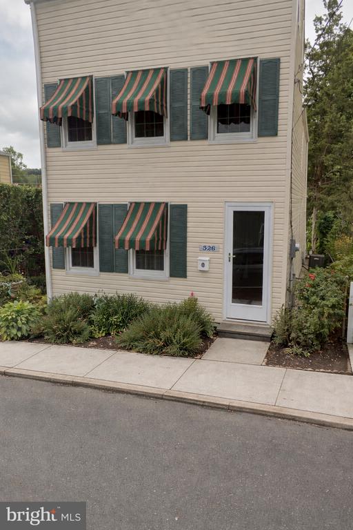 526 WILLOW STREET