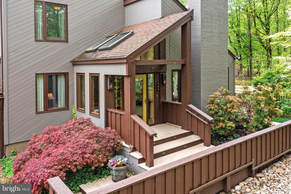 621 HANOVER DRIVE