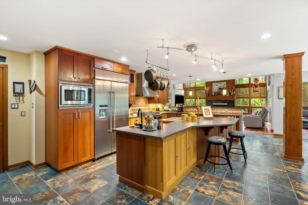 621 HANOVER DRIVE