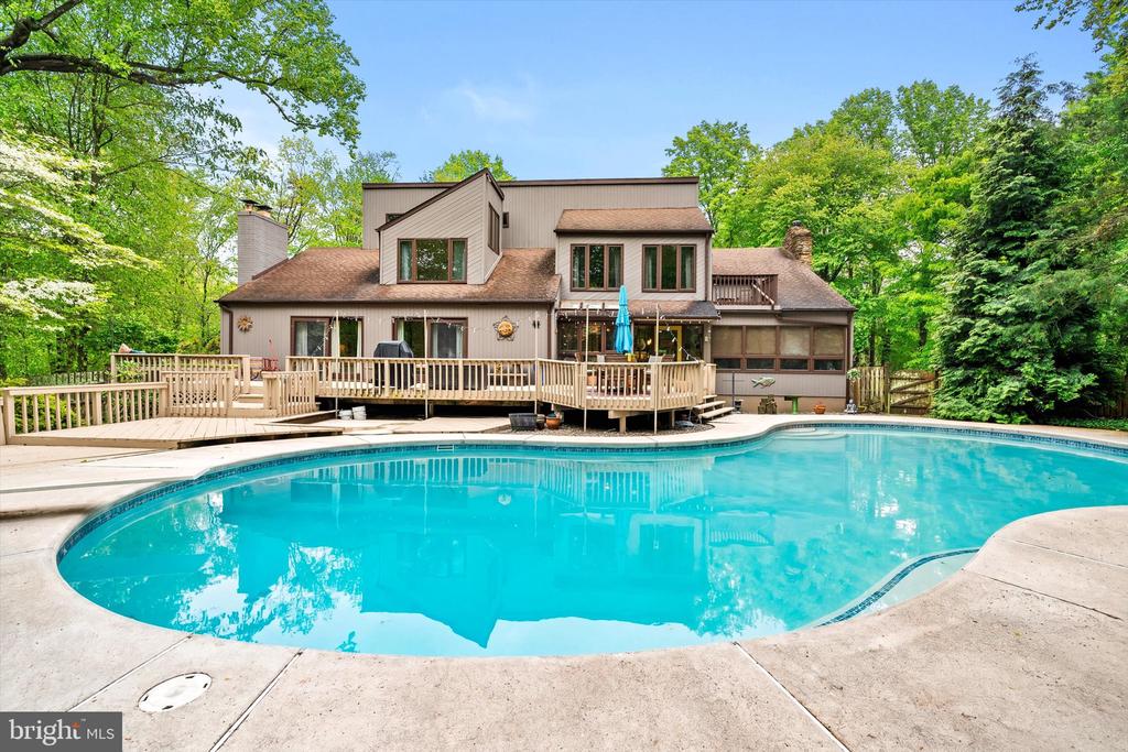 621 HANOVER DRIVE