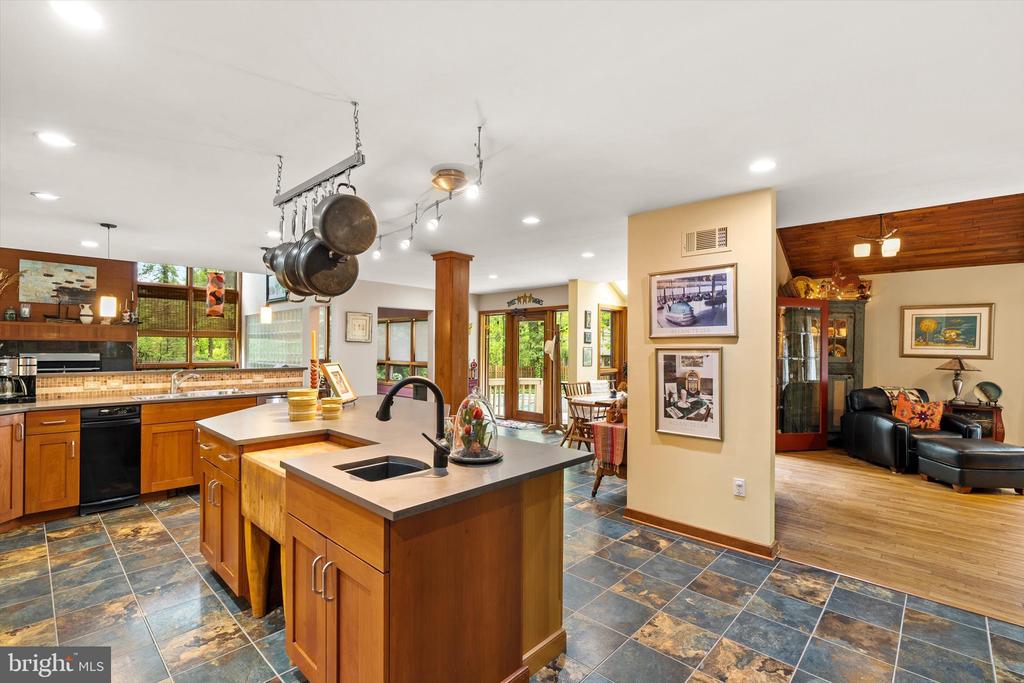 621 HANOVER DRIVE