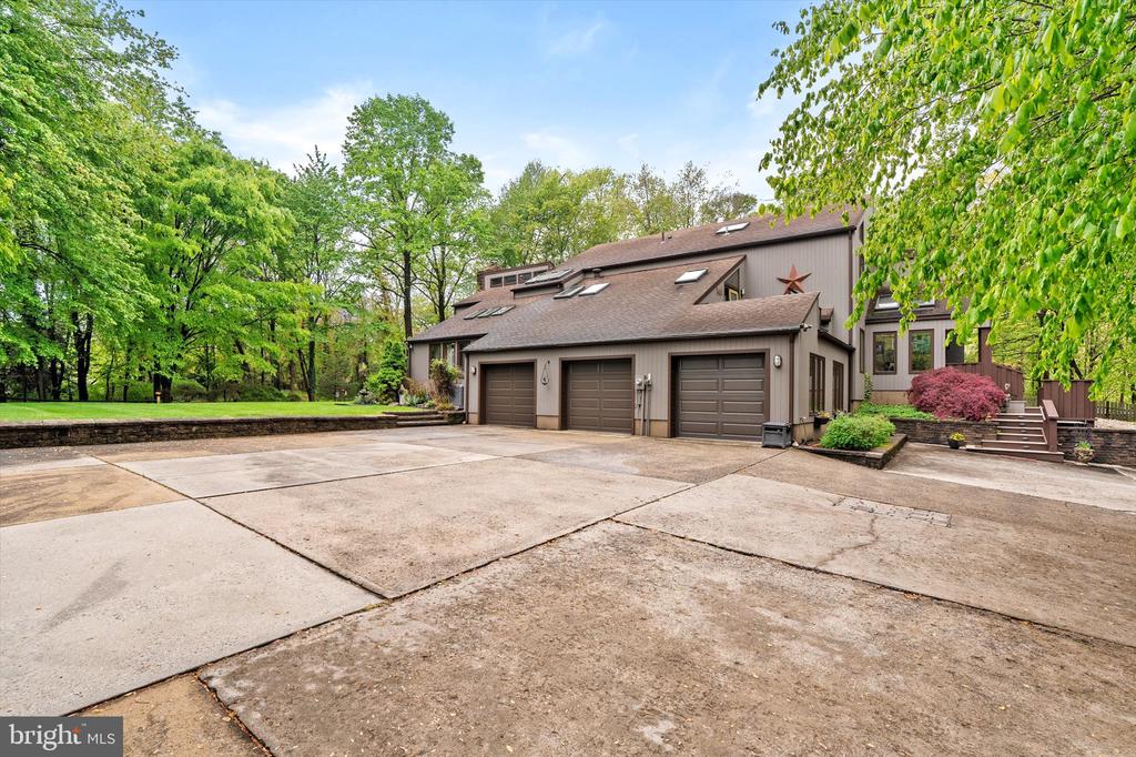 621 HANOVER DRIVE