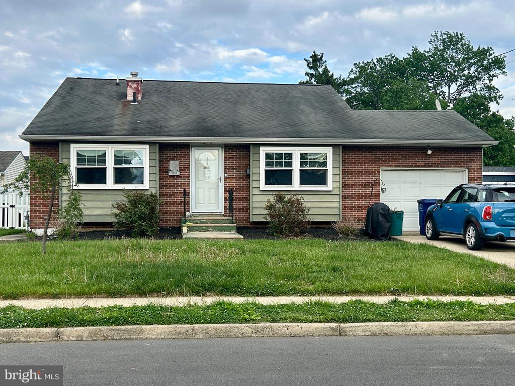 15 SWEETBRIAR LANE