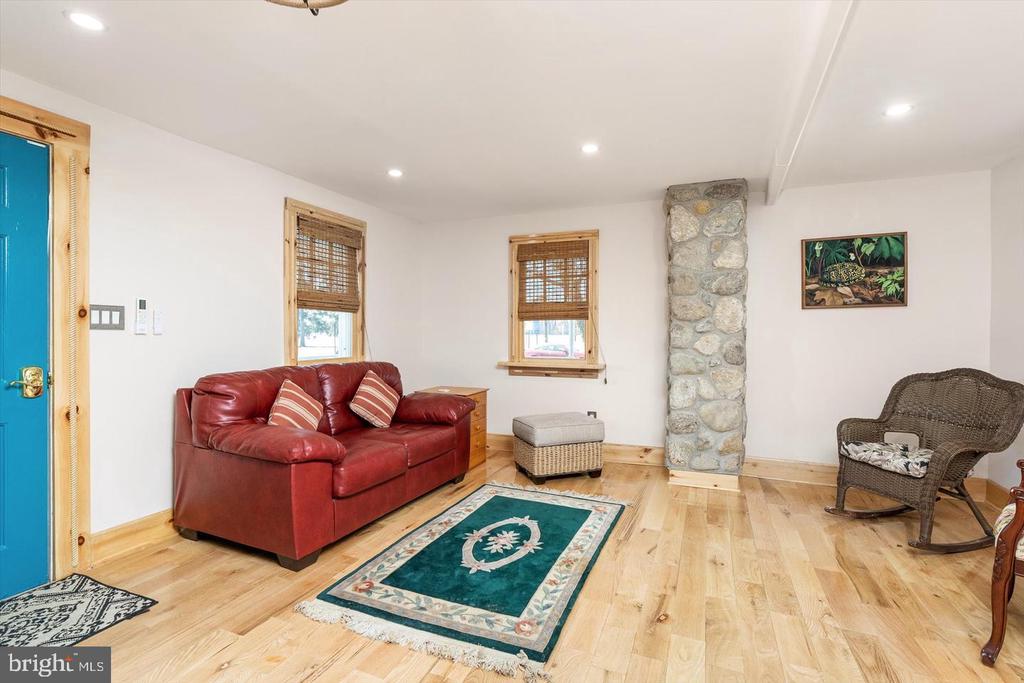 1387 MONMOUTH