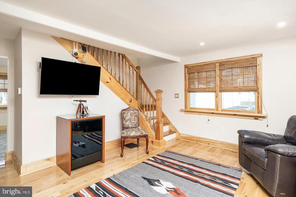 1387 MONMOUTH