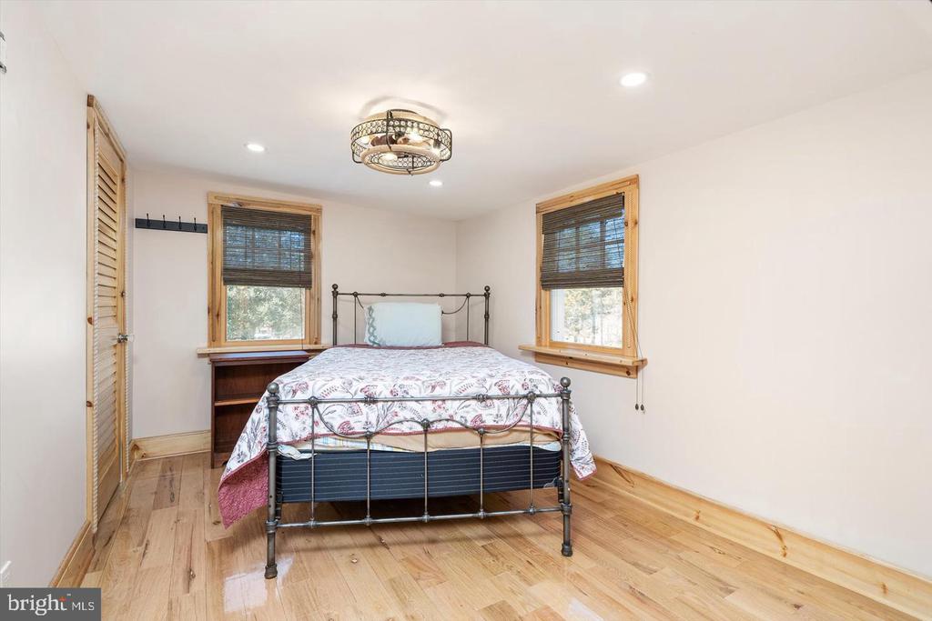 1387 MONMOUTH