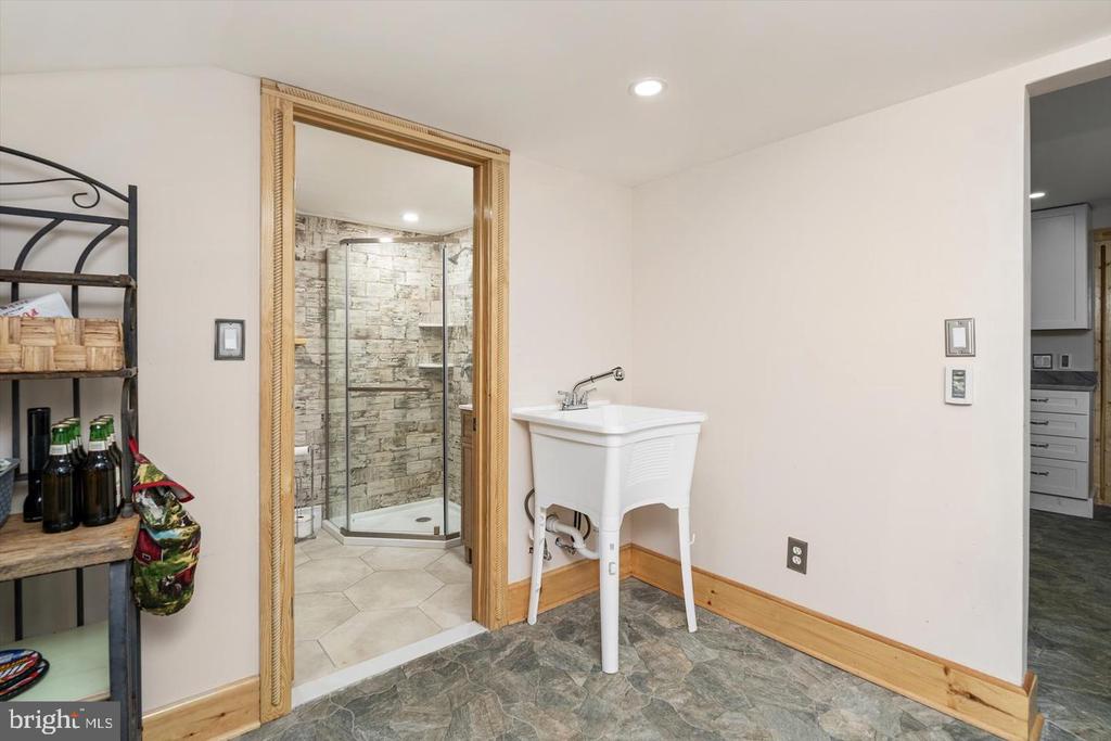 1387 MONMOUTH