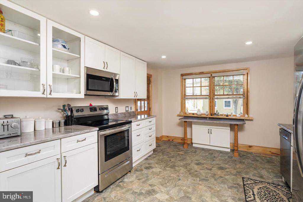 1387 MONMOUTH