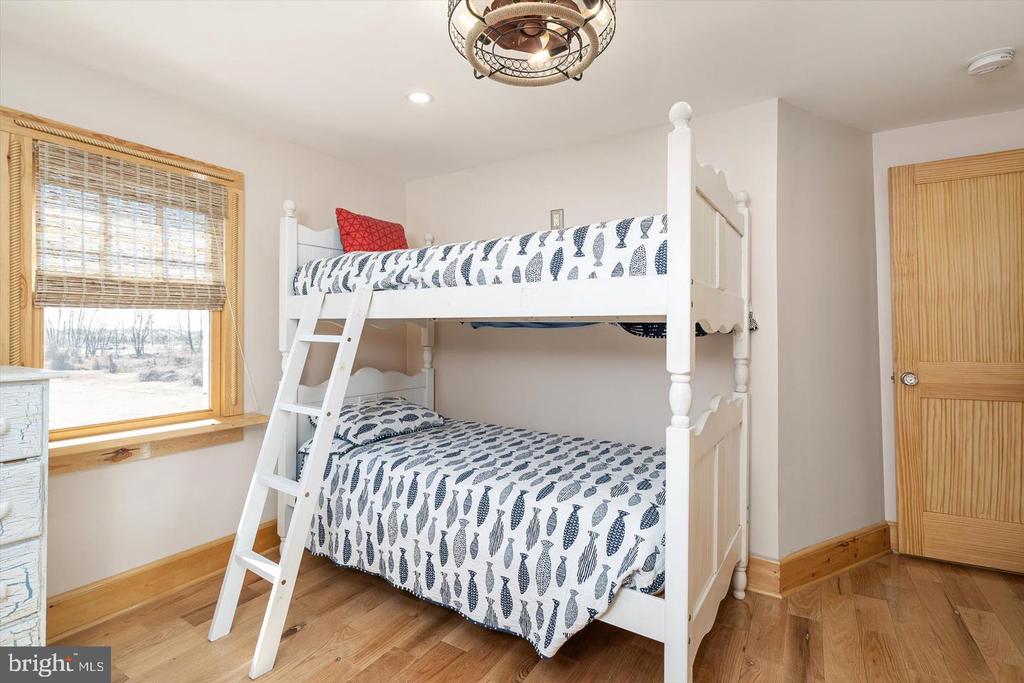 1387 MONMOUTH