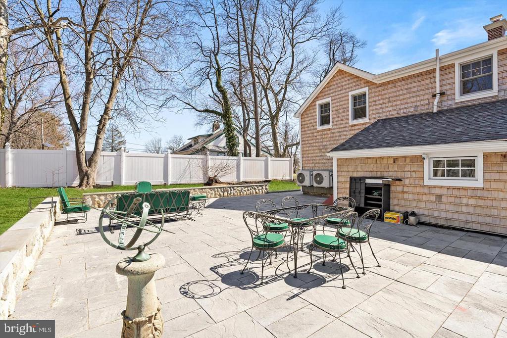 1387 MONMOUTH