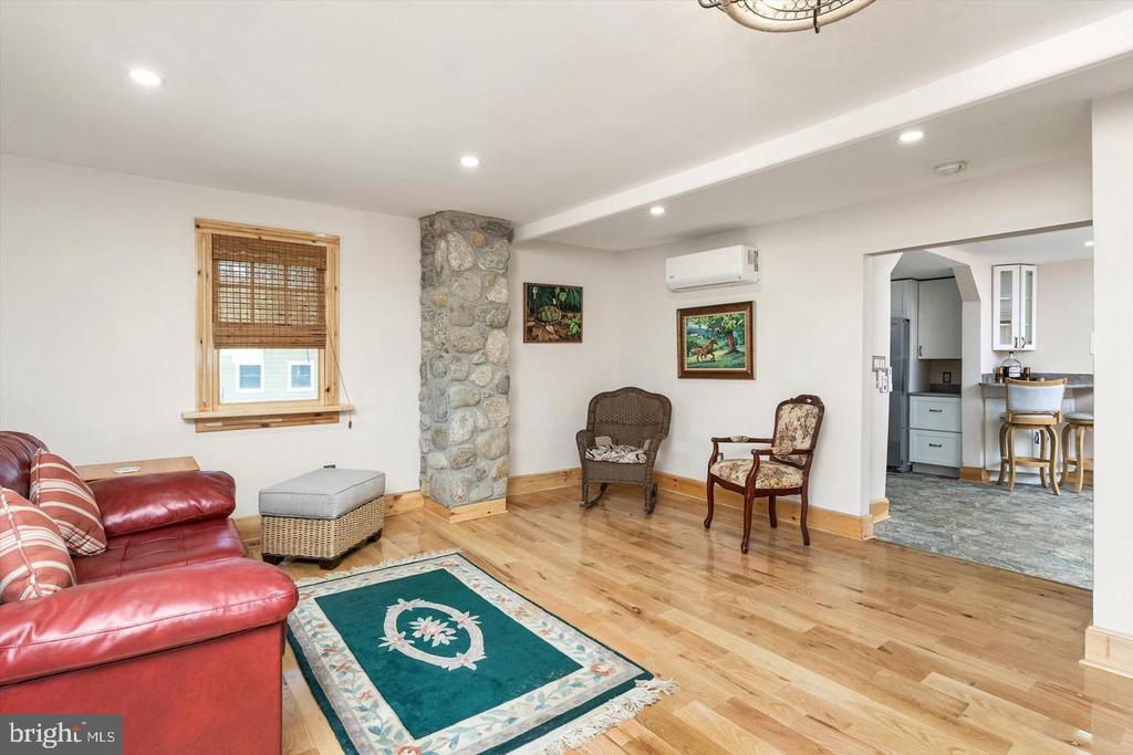 1387 MONMOUTH