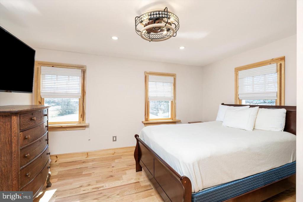 1387 MONMOUTH