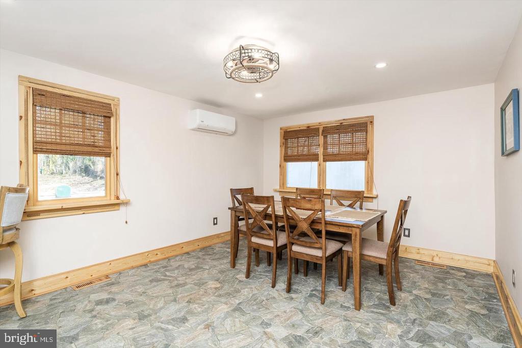 1387 MONMOUTH