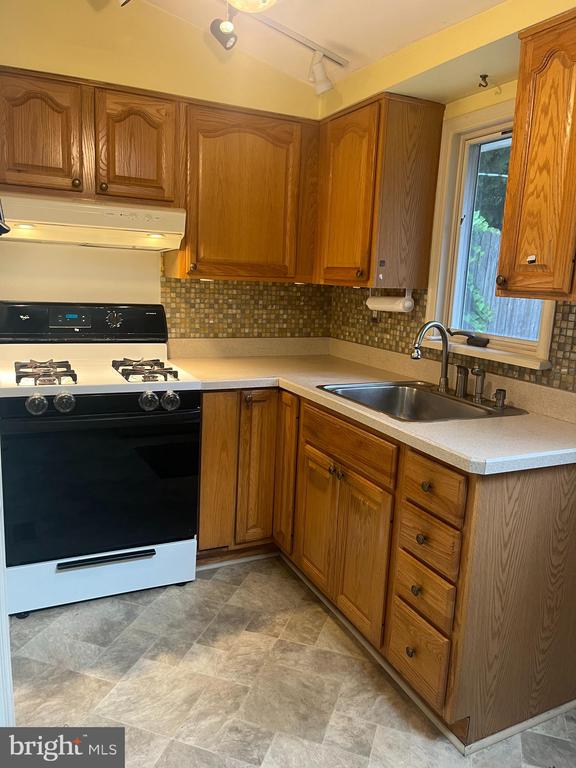 32 THOMPSON STREET Unit: 32