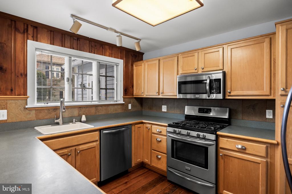 2 ALLEN AVENUE
