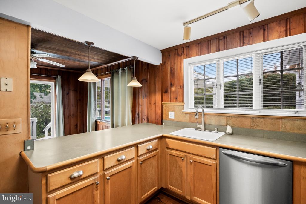 2 ALLEN AVENUE