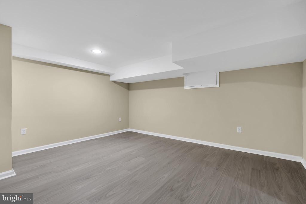 11 DARIEN DRIVE