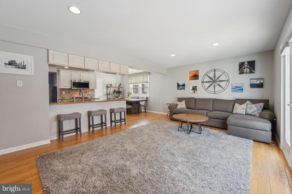 1106 BUTTONWOOD DRIVE
