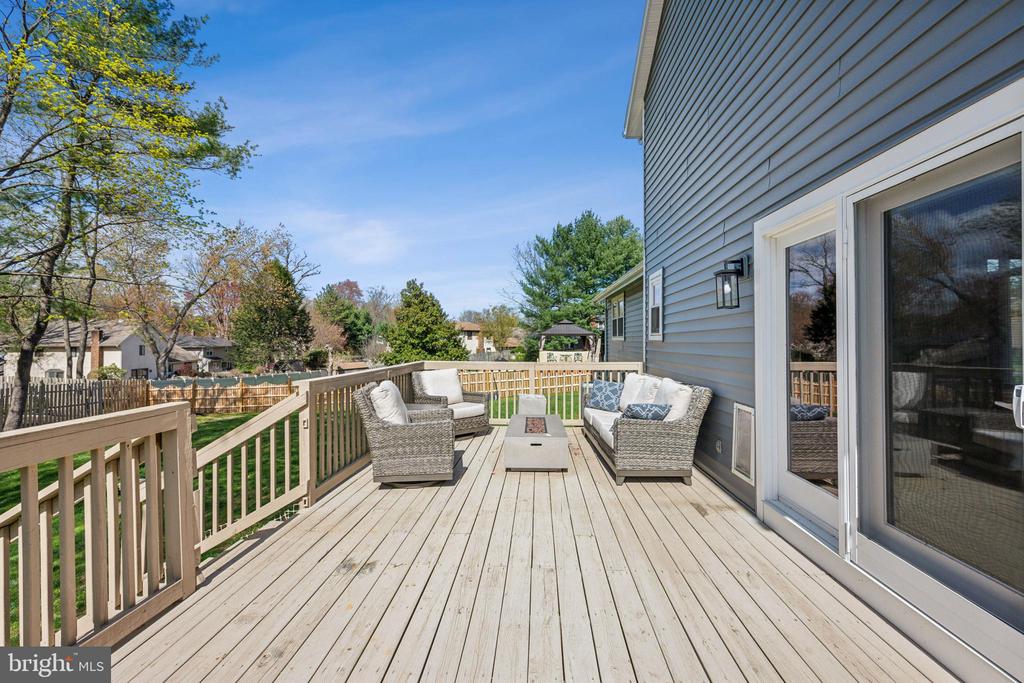 1106 BUTTONWOOD DRIVE