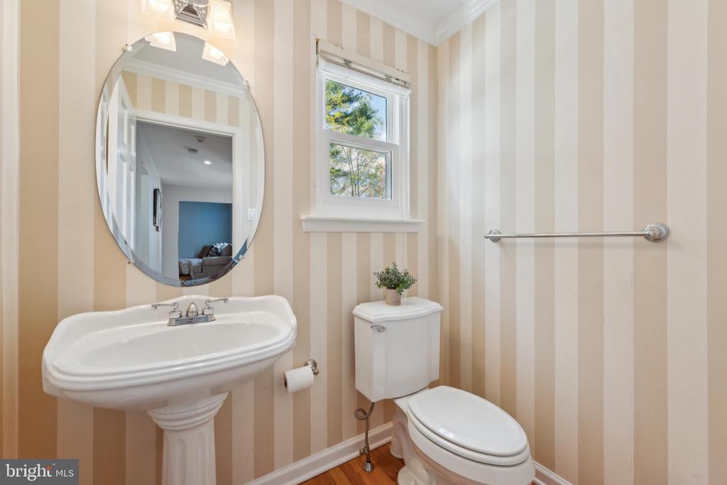 1106 BUTTONWOOD DRIVE
