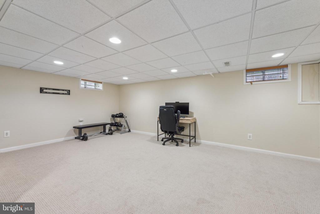 1106 BUTTONWOOD DRIVE