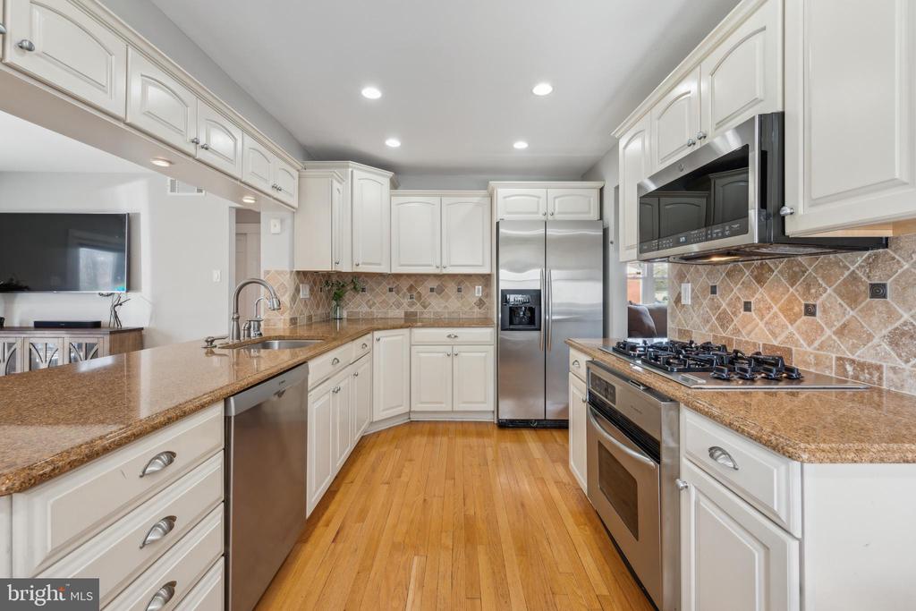 1106 BUTTONWOOD DRIVE