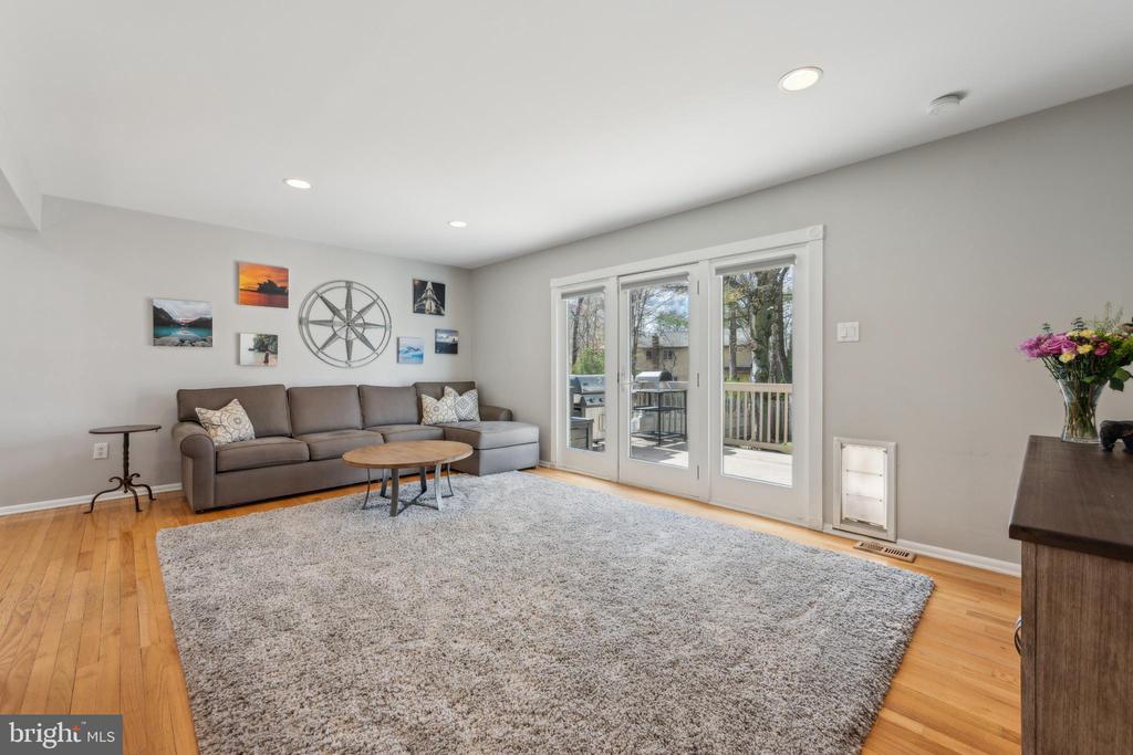 1106 BUTTONWOOD DRIVE