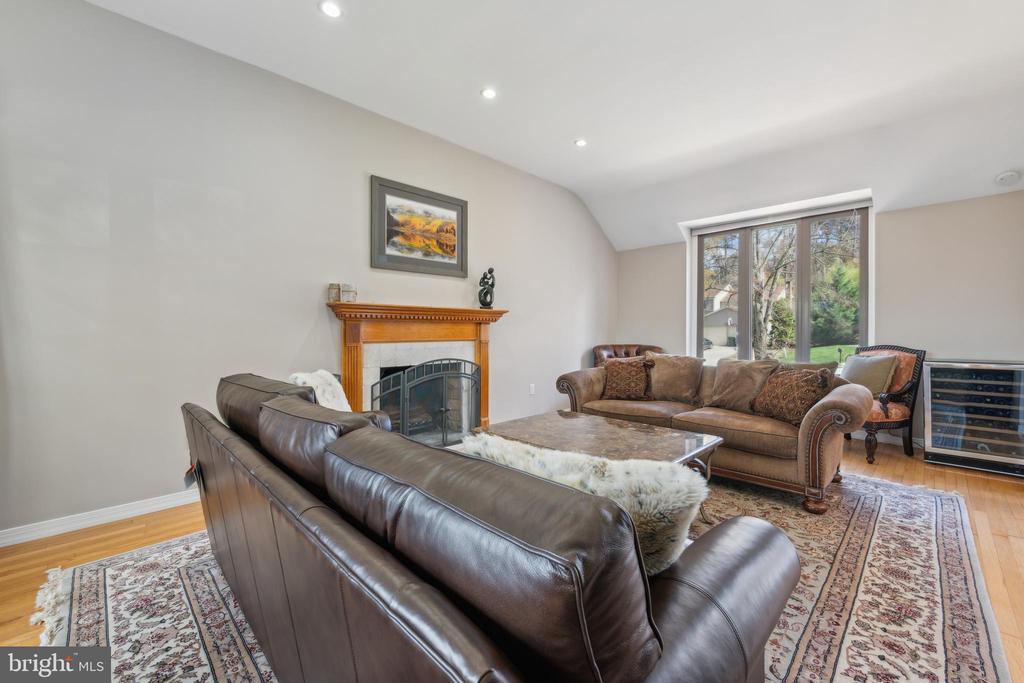 1106 BUTTONWOOD DRIVE