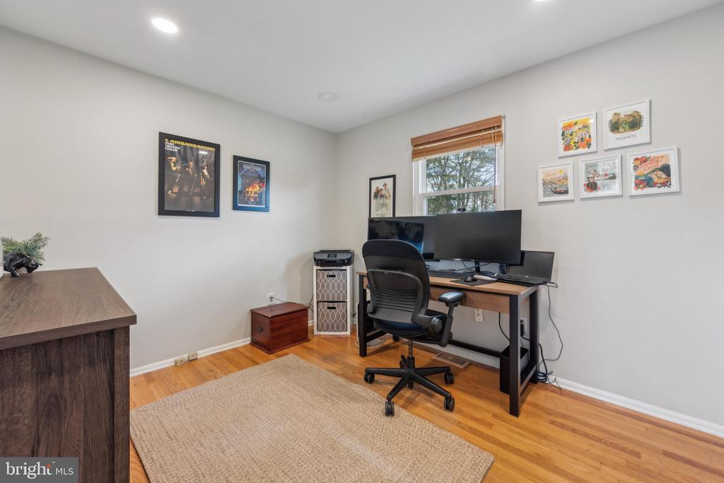 1106 BUTTONWOOD DRIVE