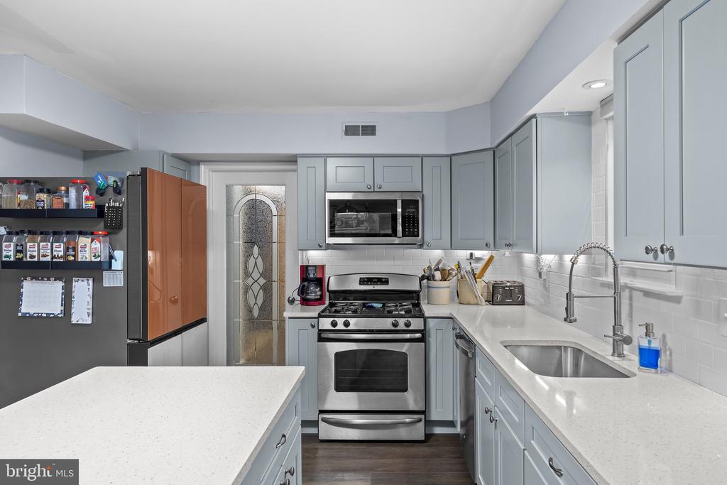 1132 BEECHWOOD DRIVE