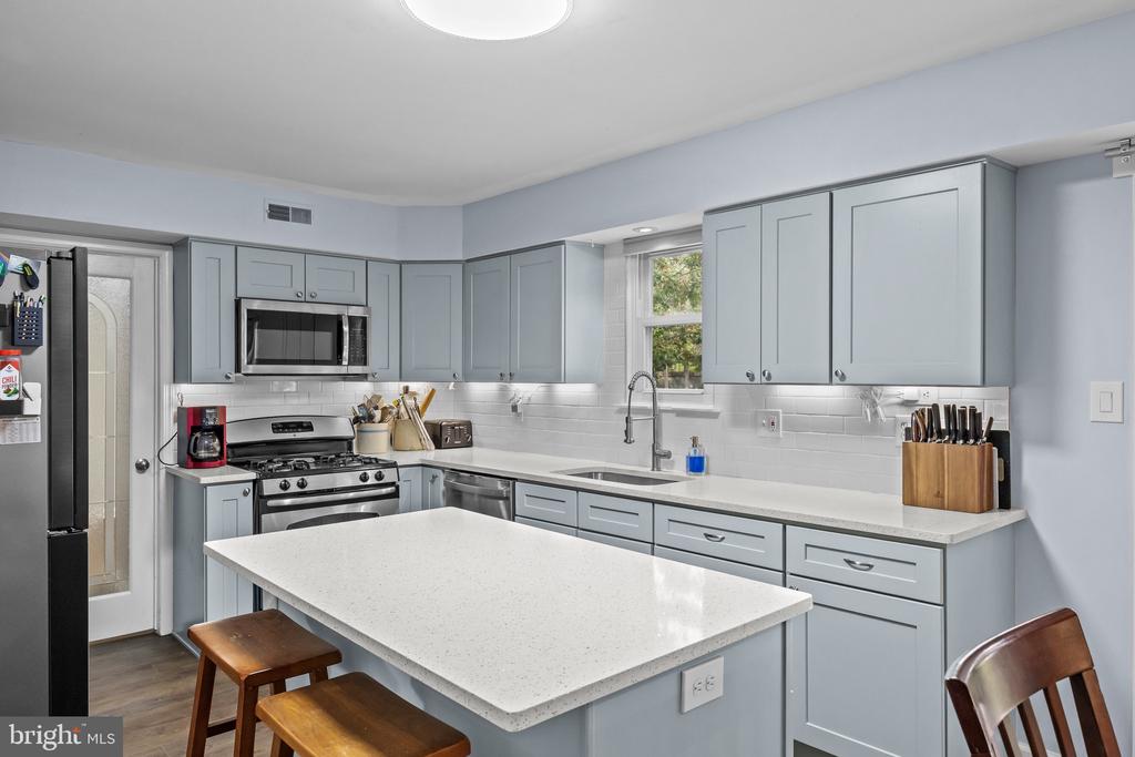 1132 BEECHWOOD DRIVE
