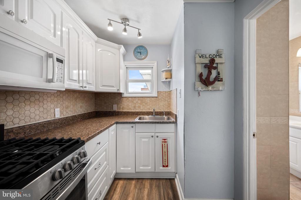 1200 KENNEDY DRIVE Unit: 215