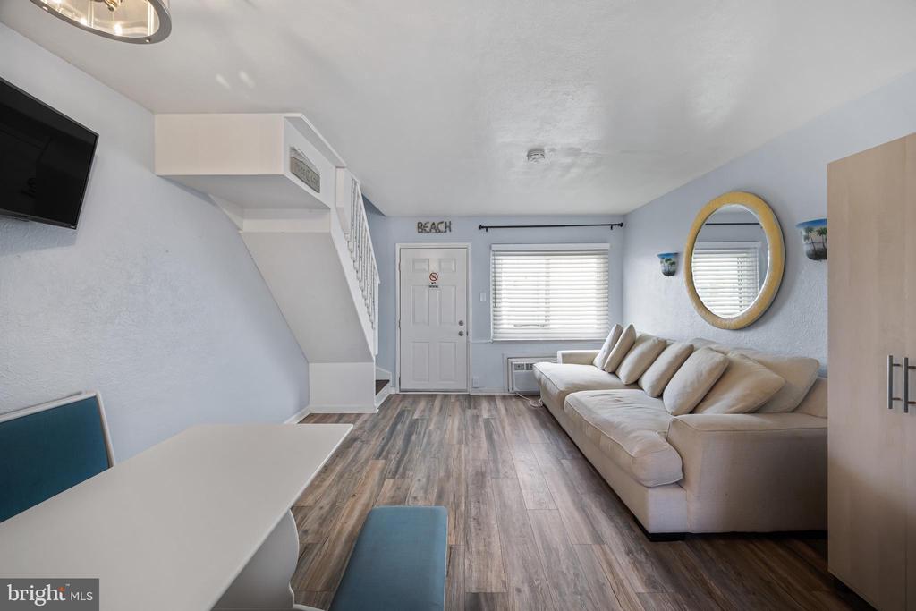 1200 KENNEDY DRIVE Unit: 215