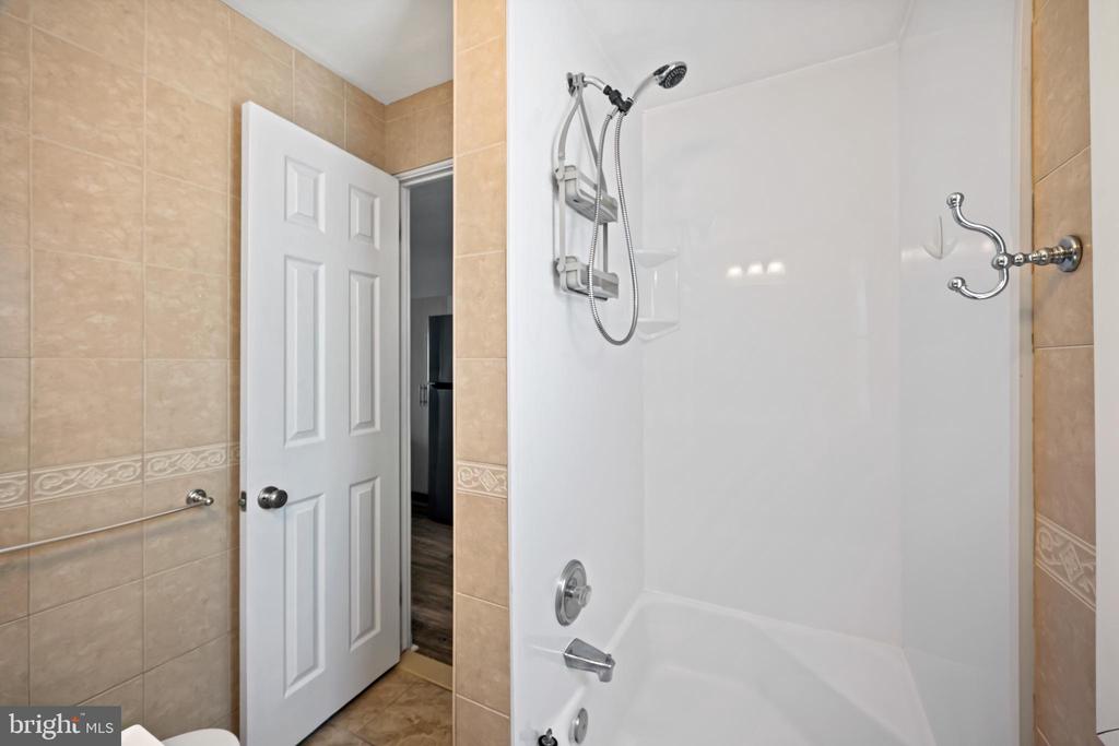 1200 KENNEDY DRIVE Unit: 215