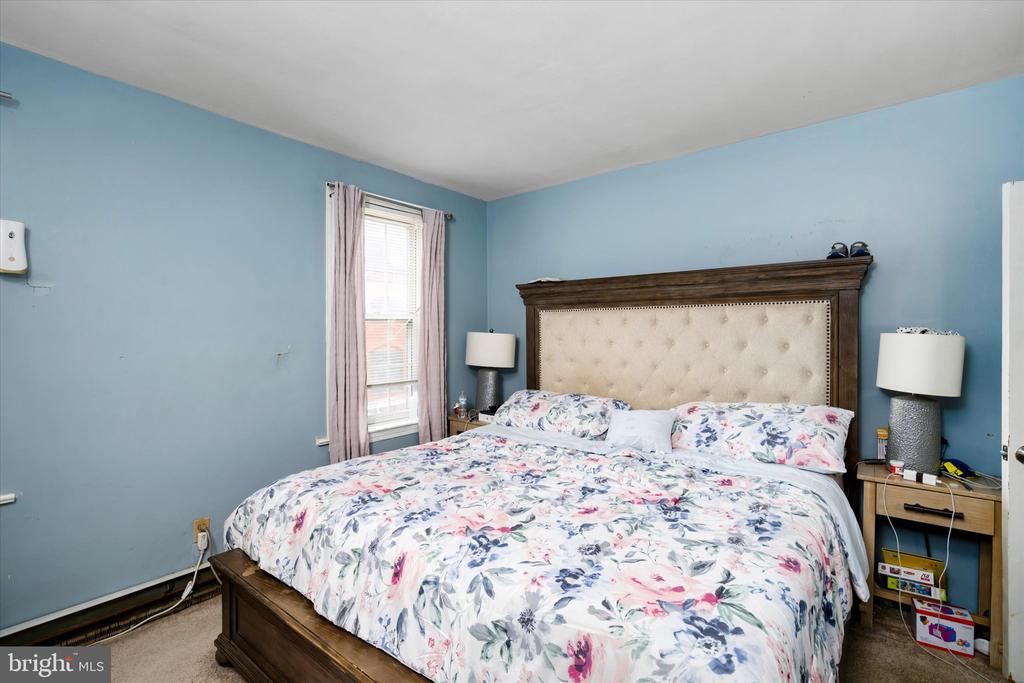 12 MOTT STREET