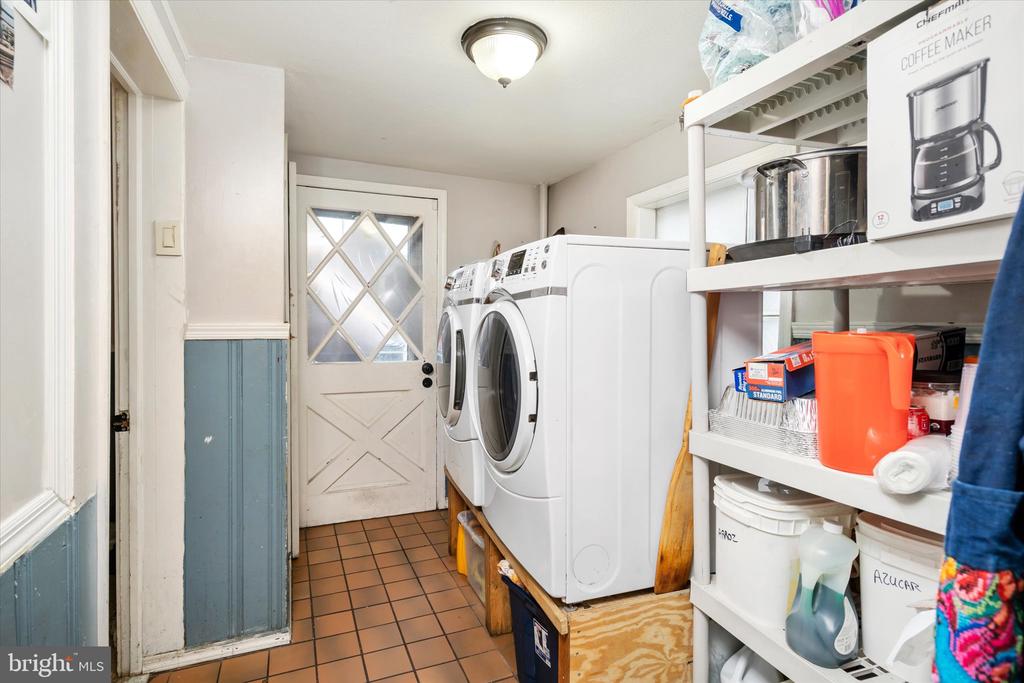 12 MOTT STREET