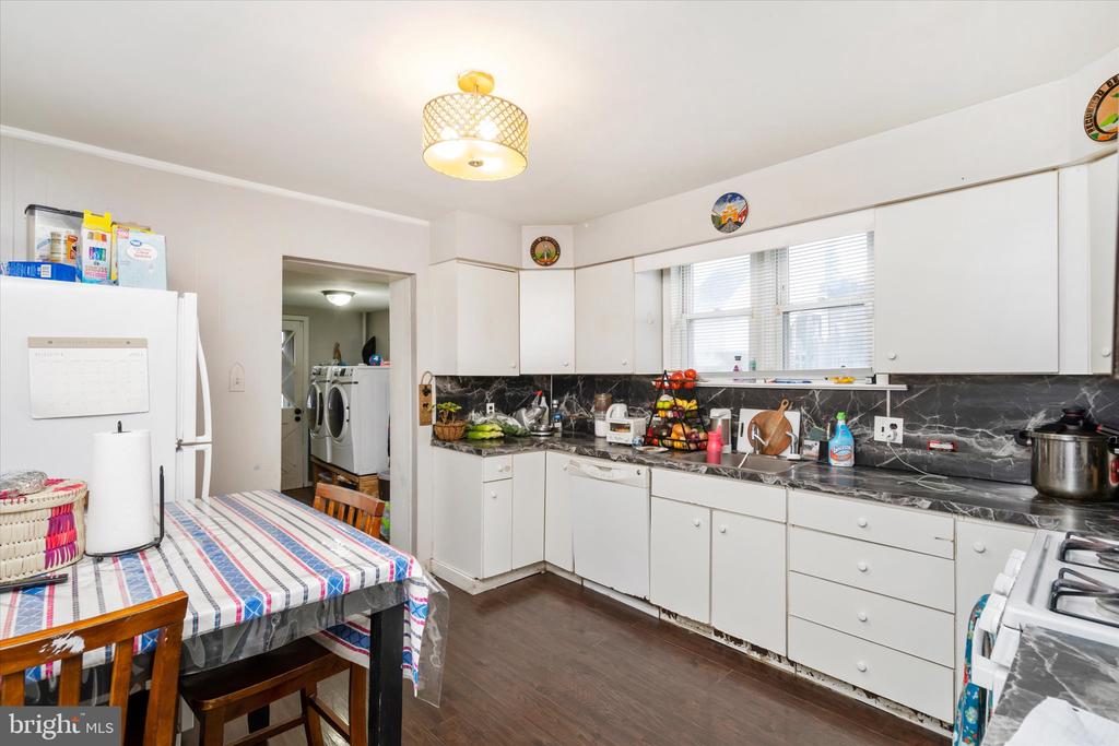 12 MOTT STREET