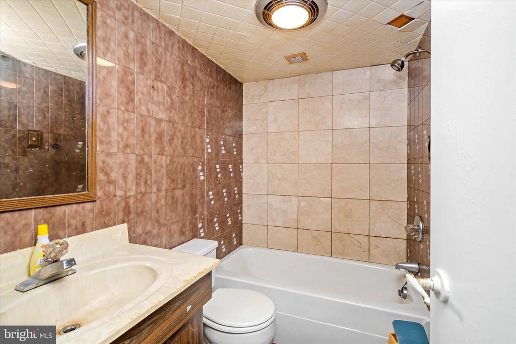 12 MOTT STREET
