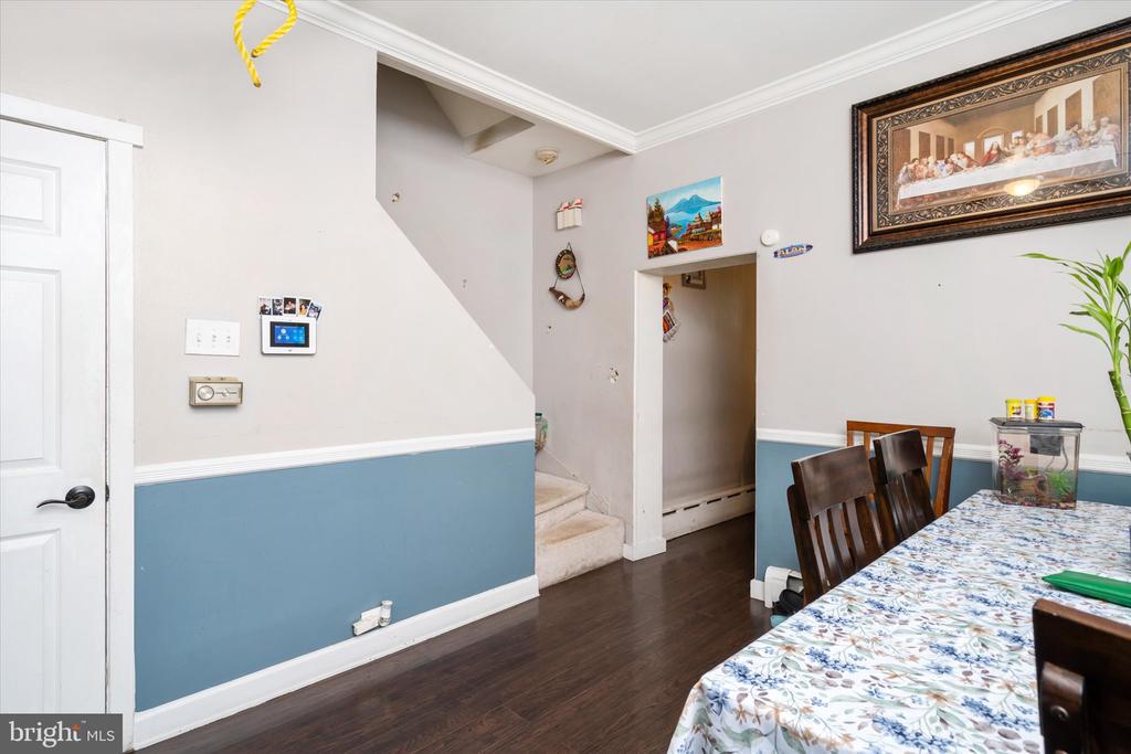 12 MOTT STREET