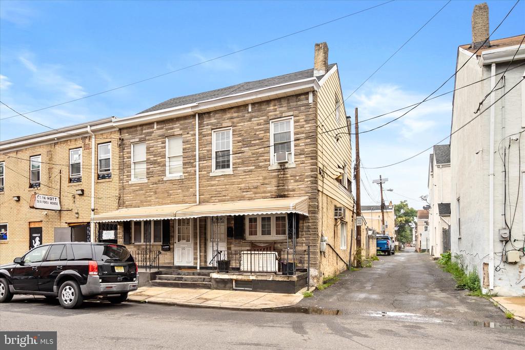12 MOTT STREET