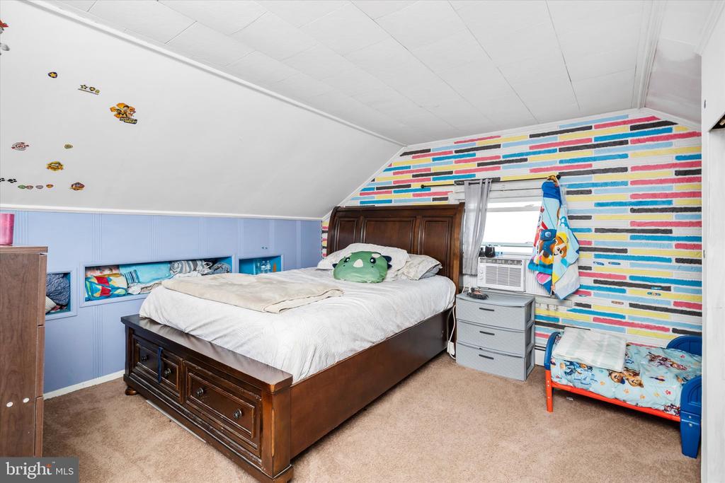 12 MOTT STREET