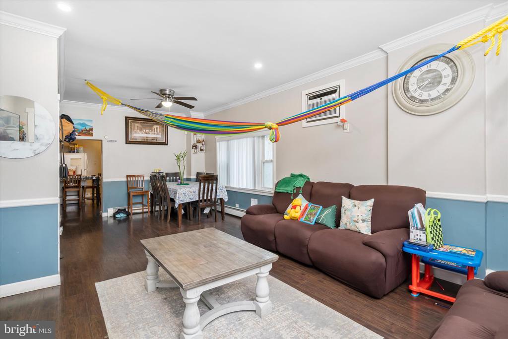 12 MOTT STREET