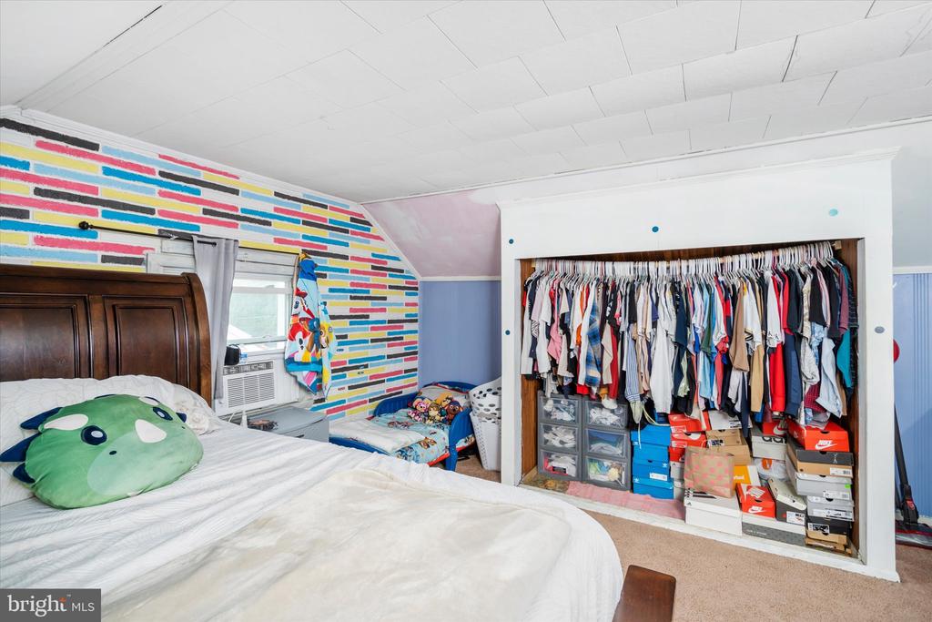 12 MOTT STREET