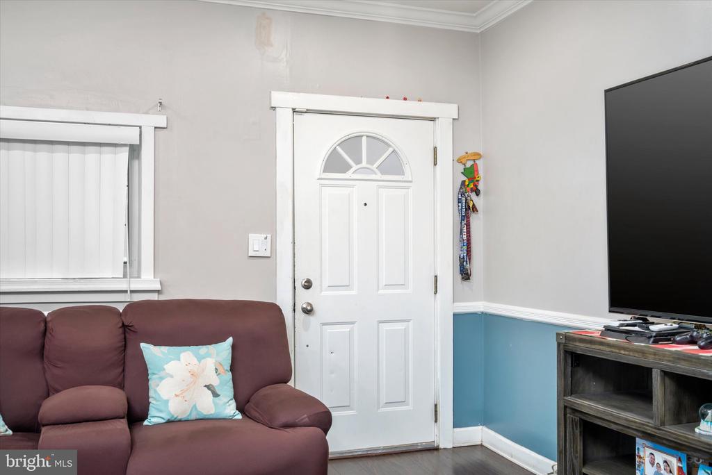 12 MOTT STREET