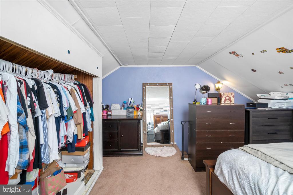 12 MOTT STREET