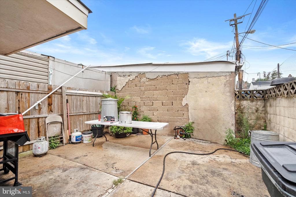 12 MOTT STREET