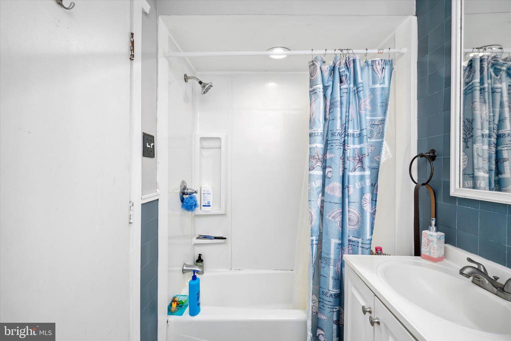 12 MOTT STREET